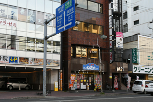 ドラッグストアーさの03